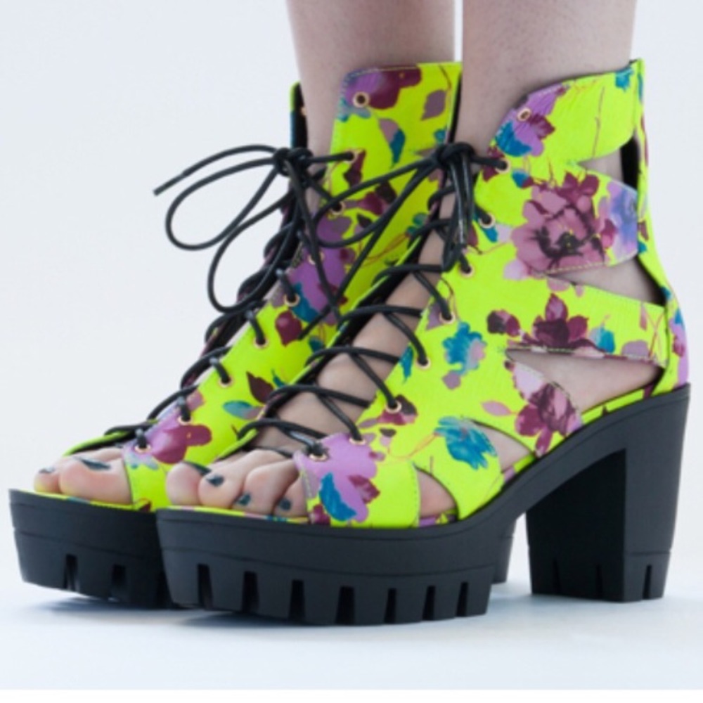 Jennifer Chou platform lace up perfect shape.